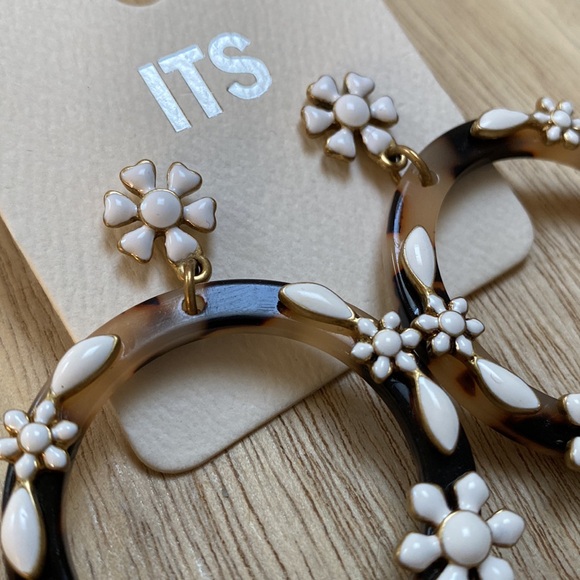 🎉HP🎉 ITS Floral Hoop Post Earrings 💗 White Brwon & Black - Picture 6 of 8